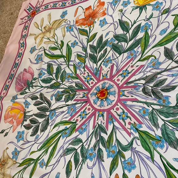 Scarf - Picture 5 of 15